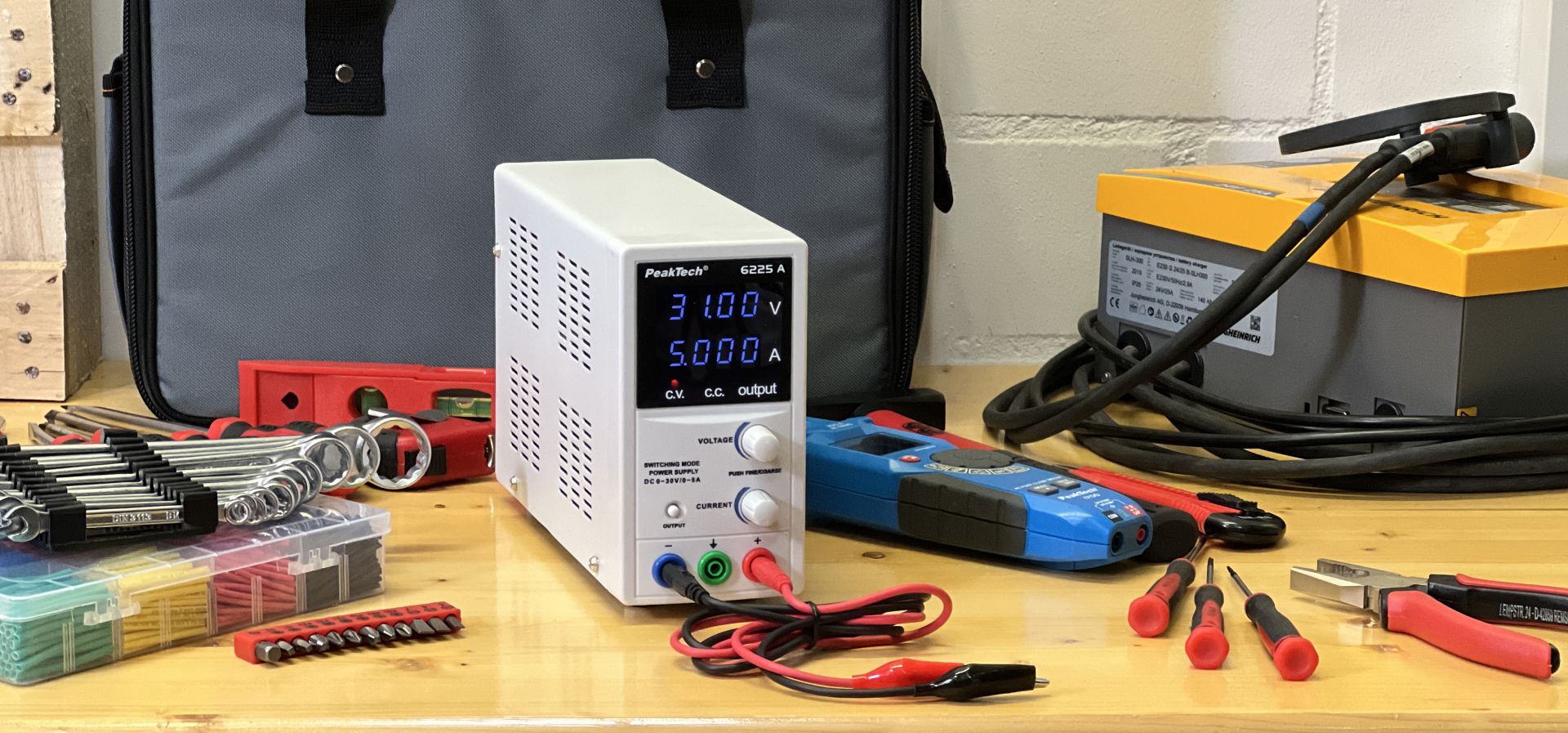 PeakTech P 6225 A Labor-Schaltnetzteil DC 0 - 30 V/0 - 5 A